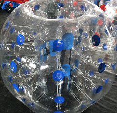 乌拉特中水上充气球。
